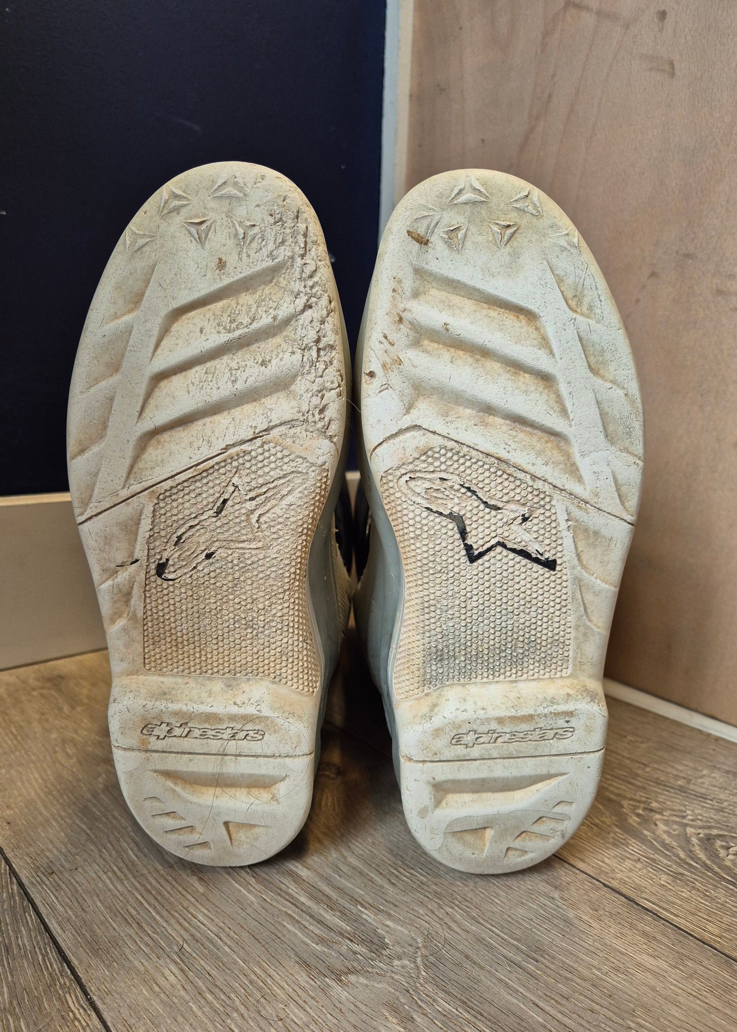 Alpinestars Tech7s - Black/White/Silver - UK6