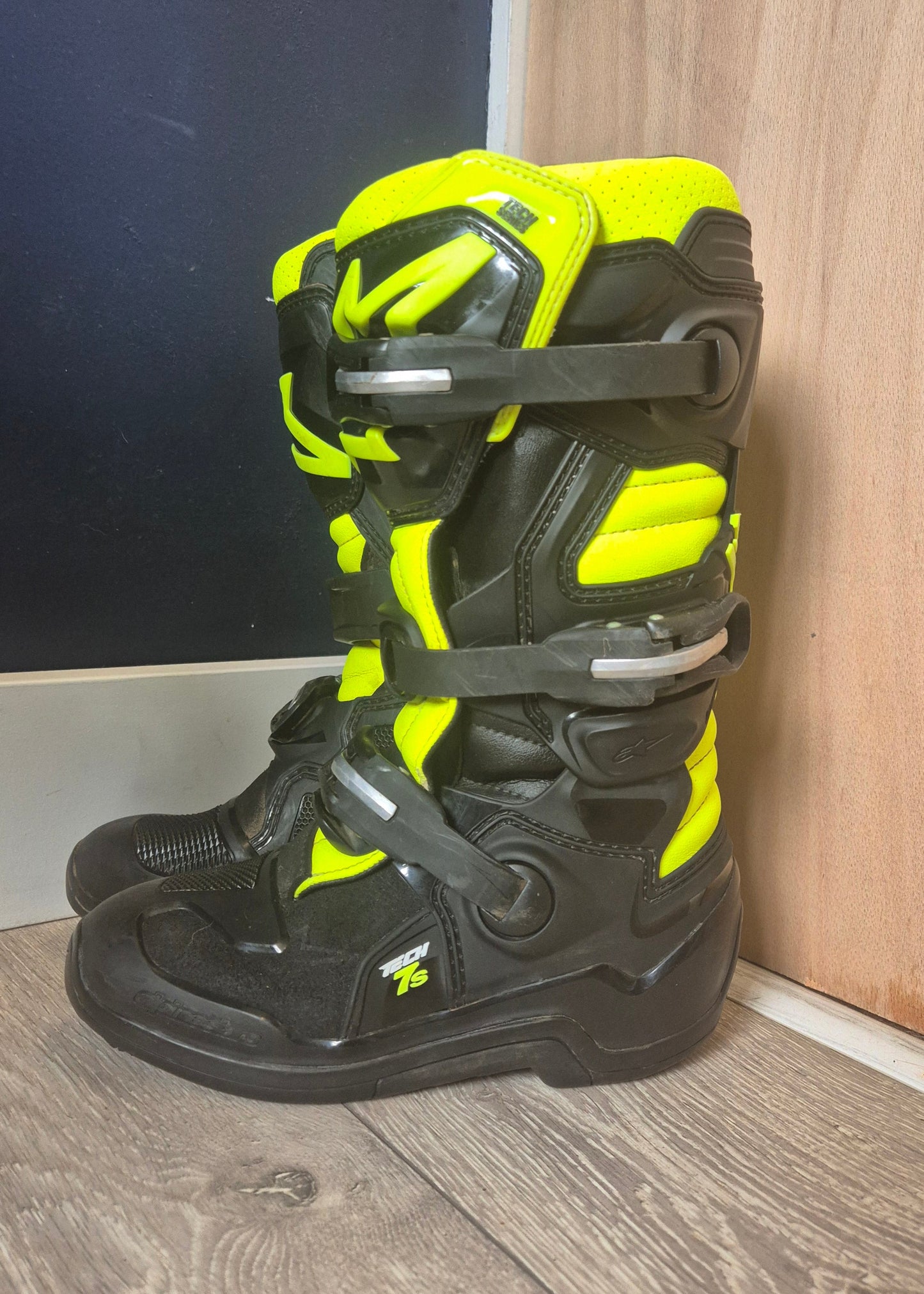Alpinestars Tech7s - Black/Yellow - UK3