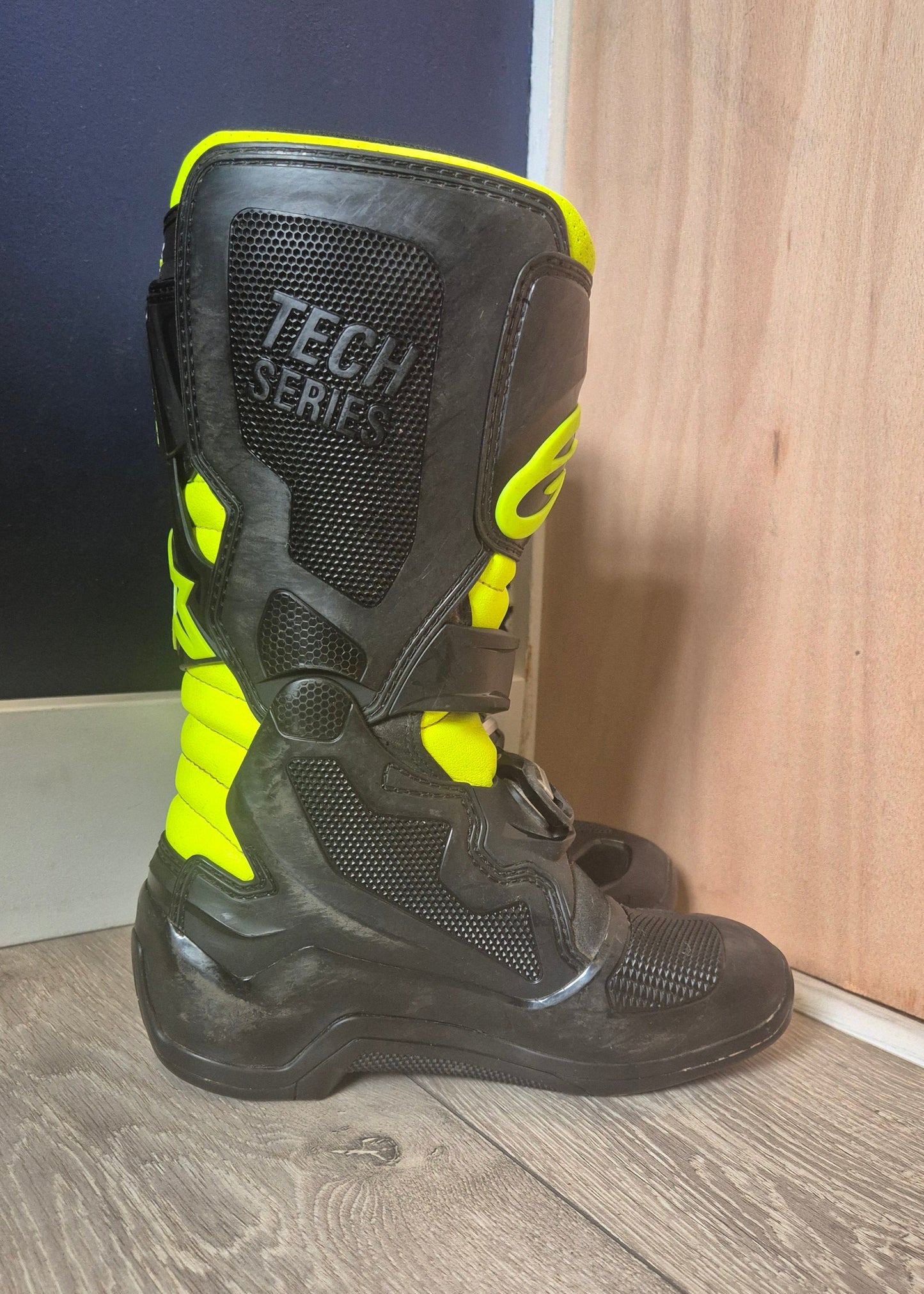 Alpinestars Tech7s - Black/Yellow - UK3