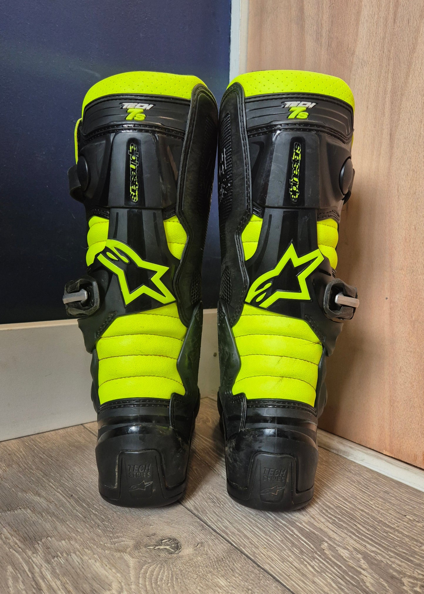 Alpinestars Tech7s - Black/Yellow - UK3