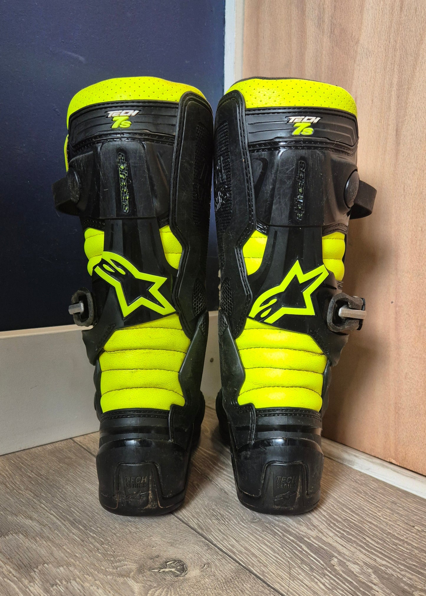 Alpinestars Tech7s - Black/Yellow - UK2