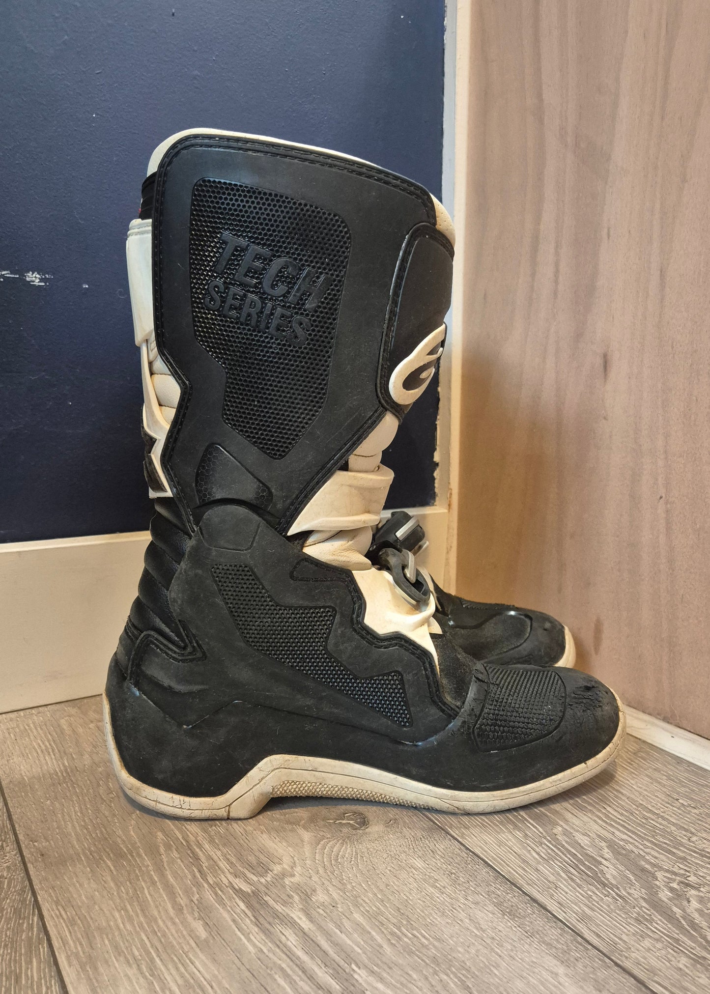 Alpinestars Tech7s - Black/White - UK8