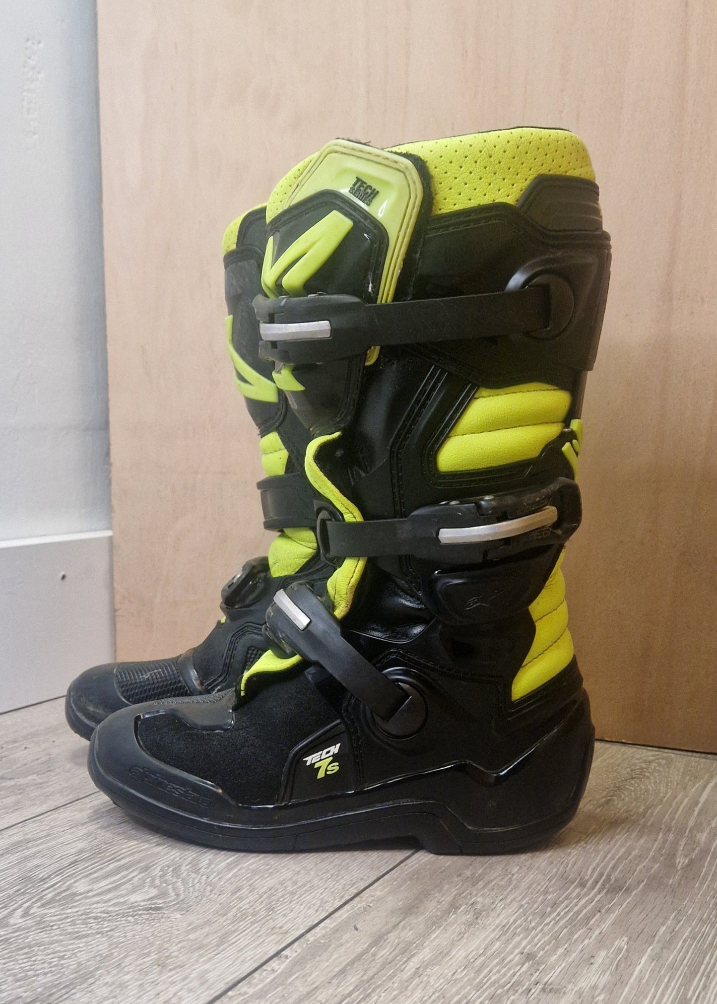 Alpinestars Tech7s - Black/Yellow - UK4