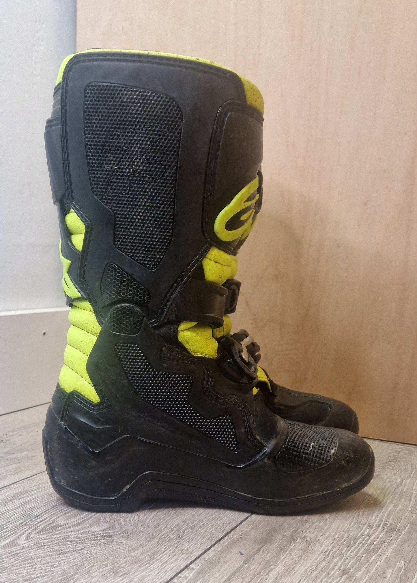 Alpinestars Tech7s - Black/Yellow - UK4