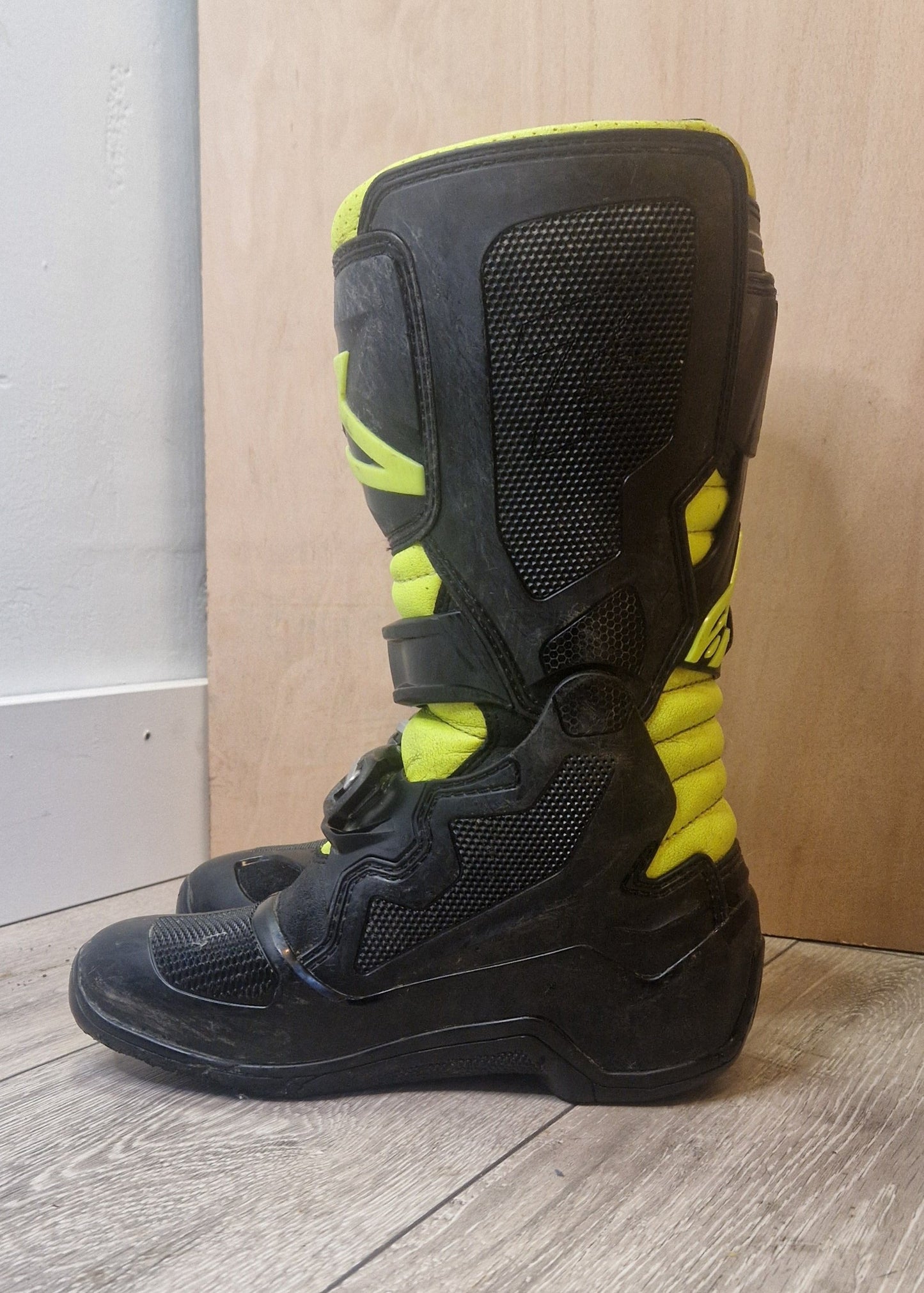 Alpinestars Tech7s - Black/Yellow - UK4