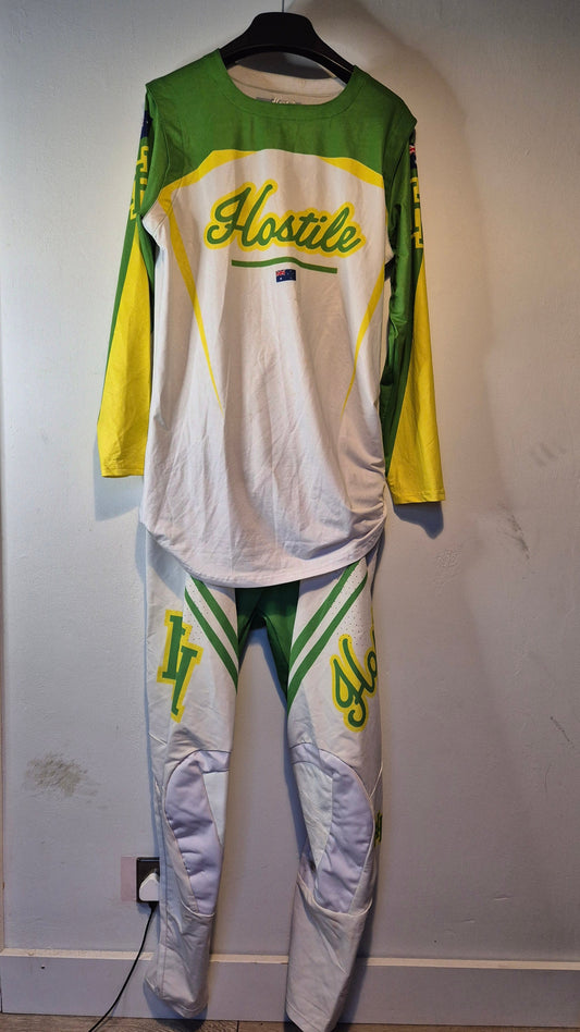 Hostile Racewear Evoke Air Kit complete with Gloves - L/32