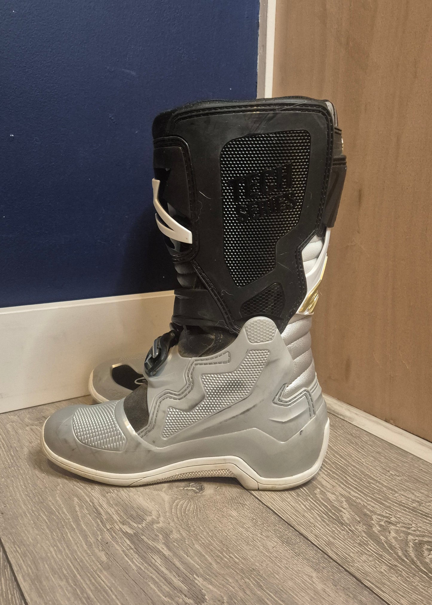 Alpinestars Tech7s - Black/White/Silver - UK4